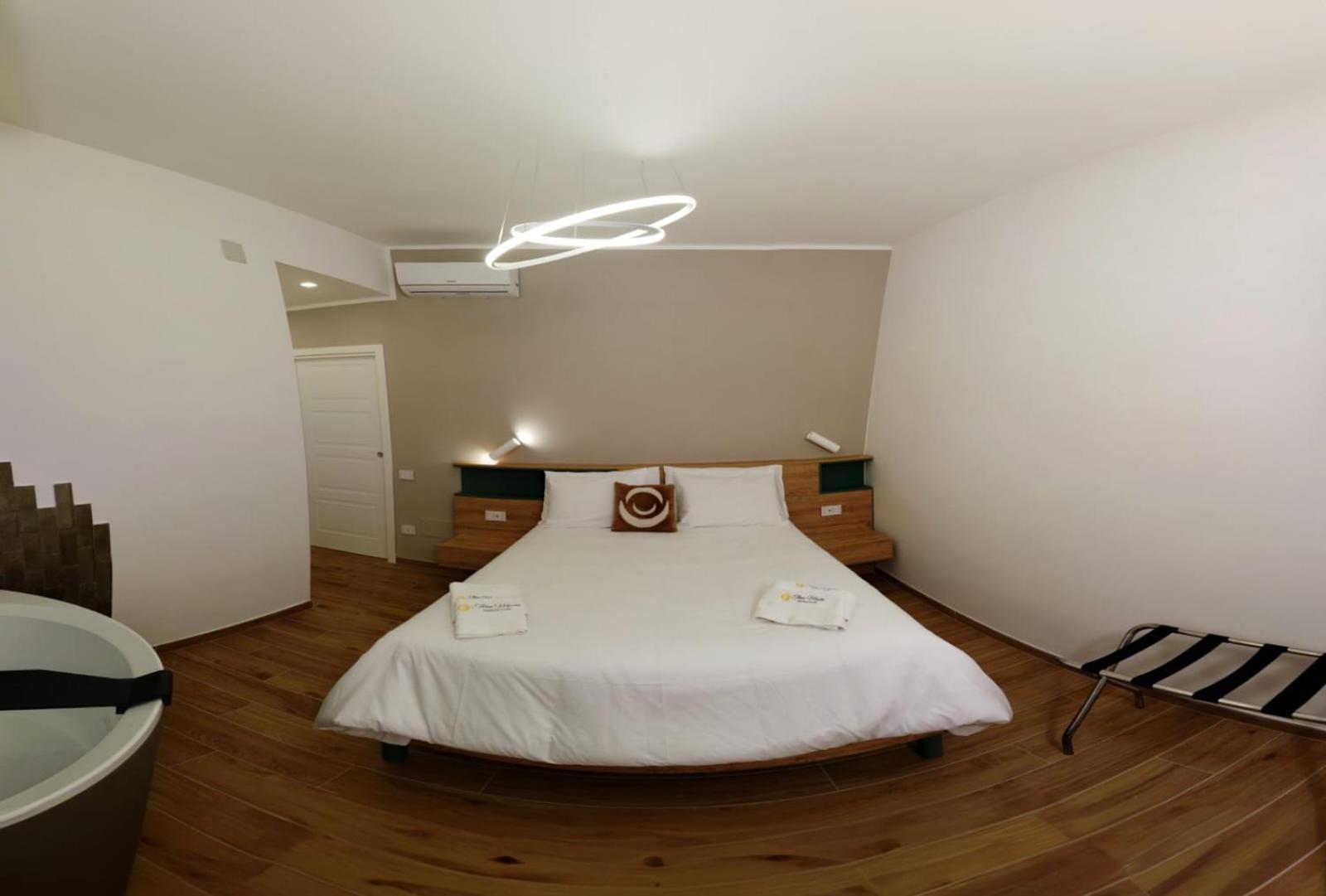 Three Moons Boutique House/Calypso Διαμέρισμα Σαλέρνο Εξωτερικό φωτογραφία