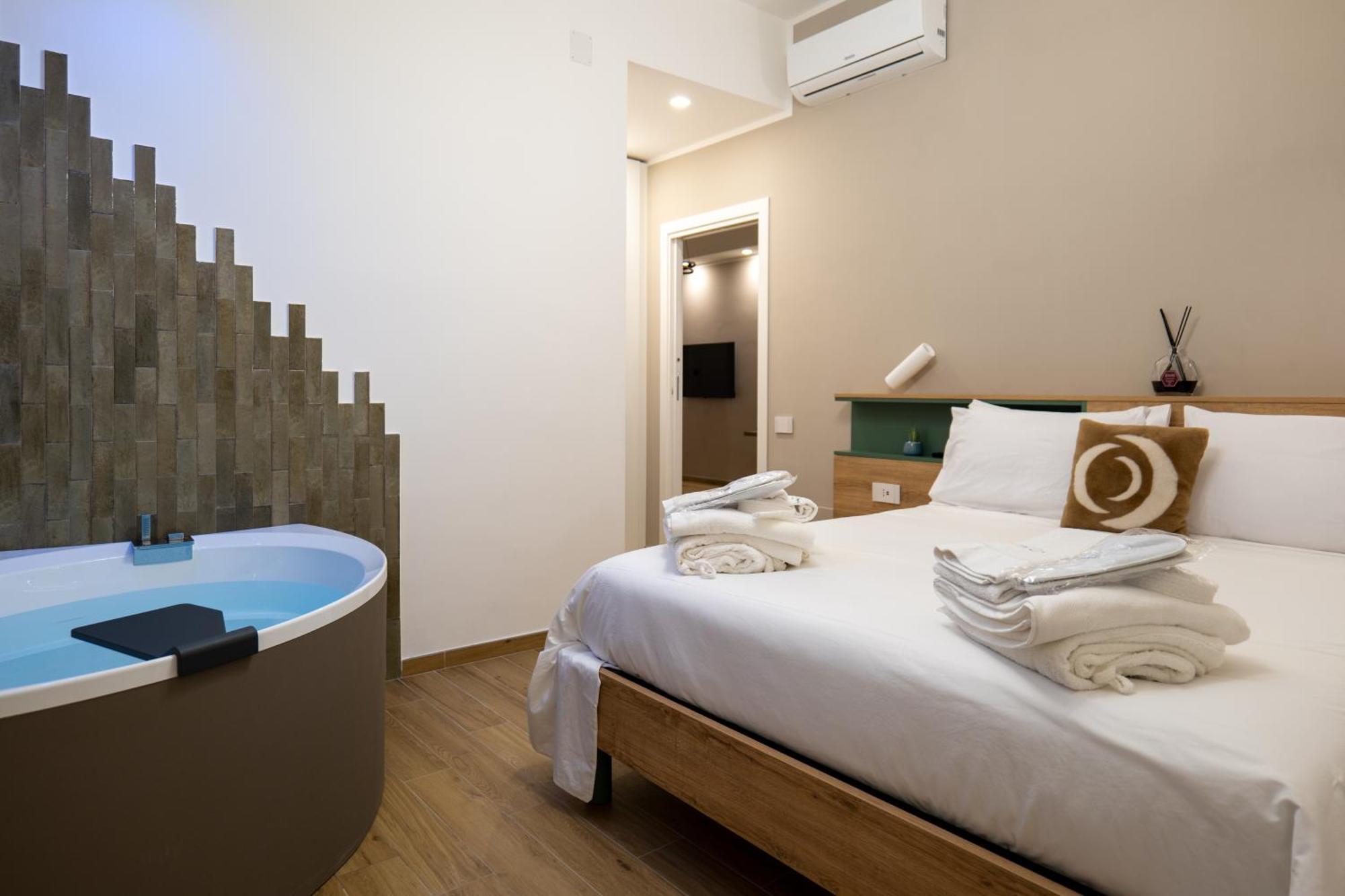 Three Moons Boutique House/Calypso Διαμέρισμα Σαλέρνο Εξωτερικό φωτογραφία